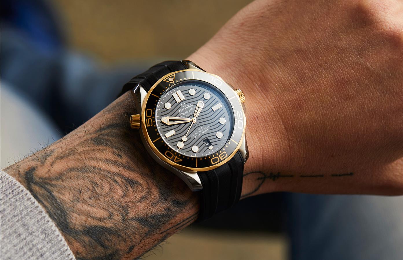 The black strap replica watch is designed for men.