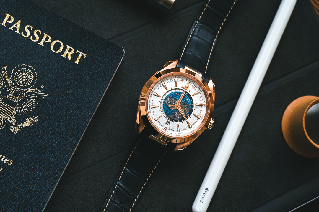 The silvery dial fake watch has blue strap.